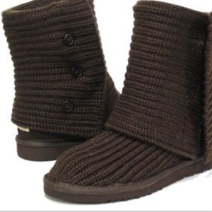UGG Classic Cardy Boots Size 8 in Chocolate